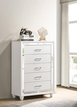 Load image into Gallery viewer, Whitaker Collection - Whitaker 5-drawer Chest White