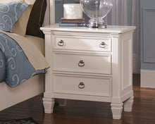 Load image into Gallery viewer, Prentice - White - Three Drawer Night Stand