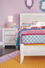 Load image into Gallery viewer, Paxberry - Whitewash - Twin Panel Headboard