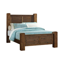 Load image into Gallery viewer, Sutter Creek Queen Bed With Block Posts Vintage Bourbon