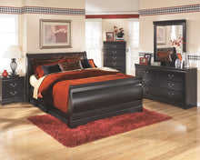 Load image into Gallery viewer, Huey Vineyard - Black - 7 Pc. - Dresser, Mirror, Queen Sleigh Bed, 2 Nightstands