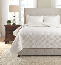 Load image into Gallery viewer, Dietrick - Ivory - King Quilt Set