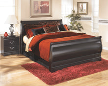 Load image into Gallery viewer, Huey Vineyard - Black - King Sleigh Bed
