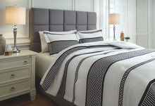 Load image into Gallery viewer, Masako - Black/White - King Comforter Set