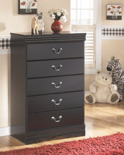 Load image into Gallery viewer, Huey Vineyard - Black - 6 Pc. - Dresser, Mirror, Chest, Queen Sleigh Bed